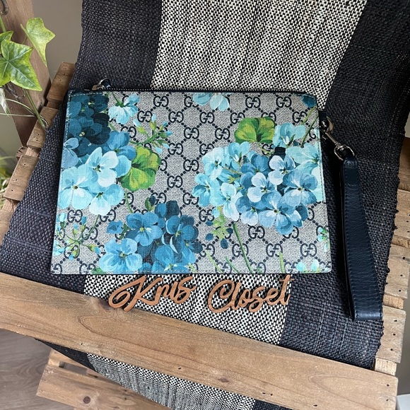 Gucci Handbags - 🌼SOLD🌼🌸Gucci Blooms Zip Wrislet Pouch🌸